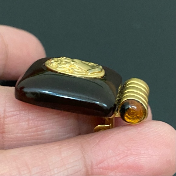 Vintage Unsigned Amber Lucite Victorian Lady Cameo Clip Earrings 22.6g - Picture 5 of 14